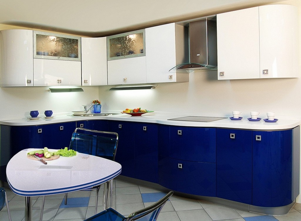 сине-белый гарнитур на кухне
