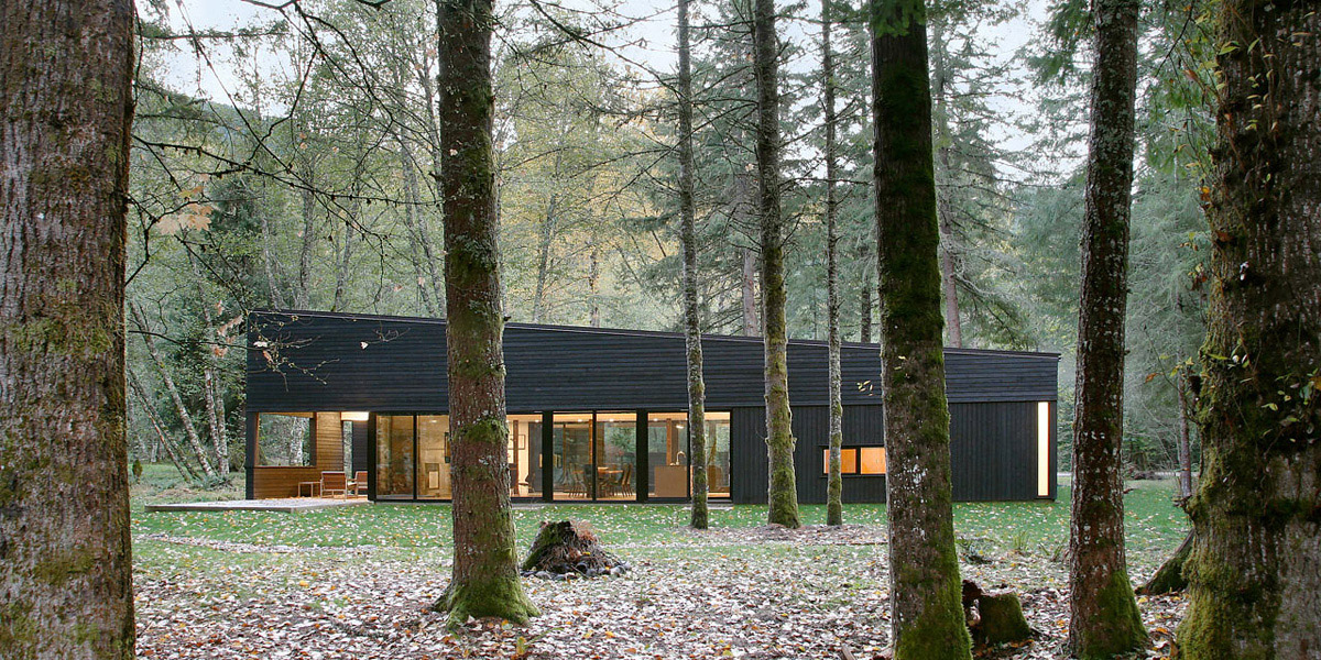 Courtyard House on a River