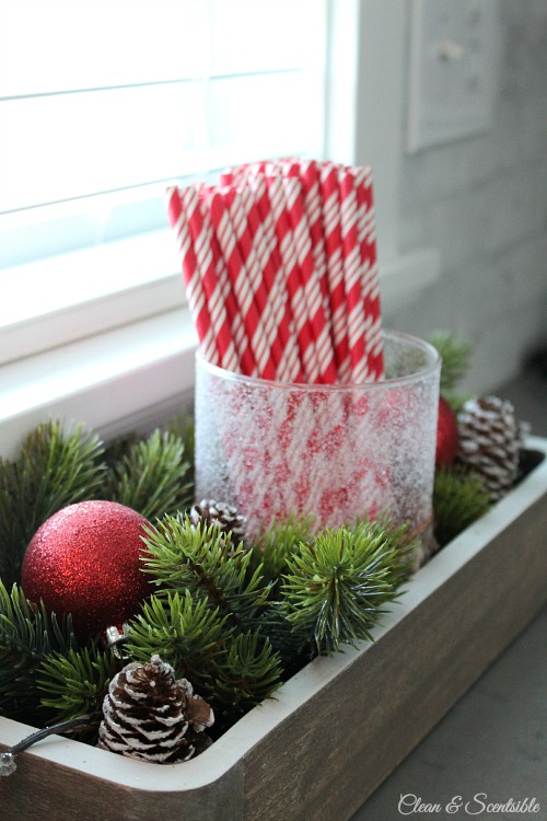 Beautiful Christmas kitchen ideas. // cleanandscentsible.com
