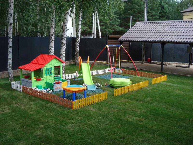 Как построить спортивный детский уголок на даче