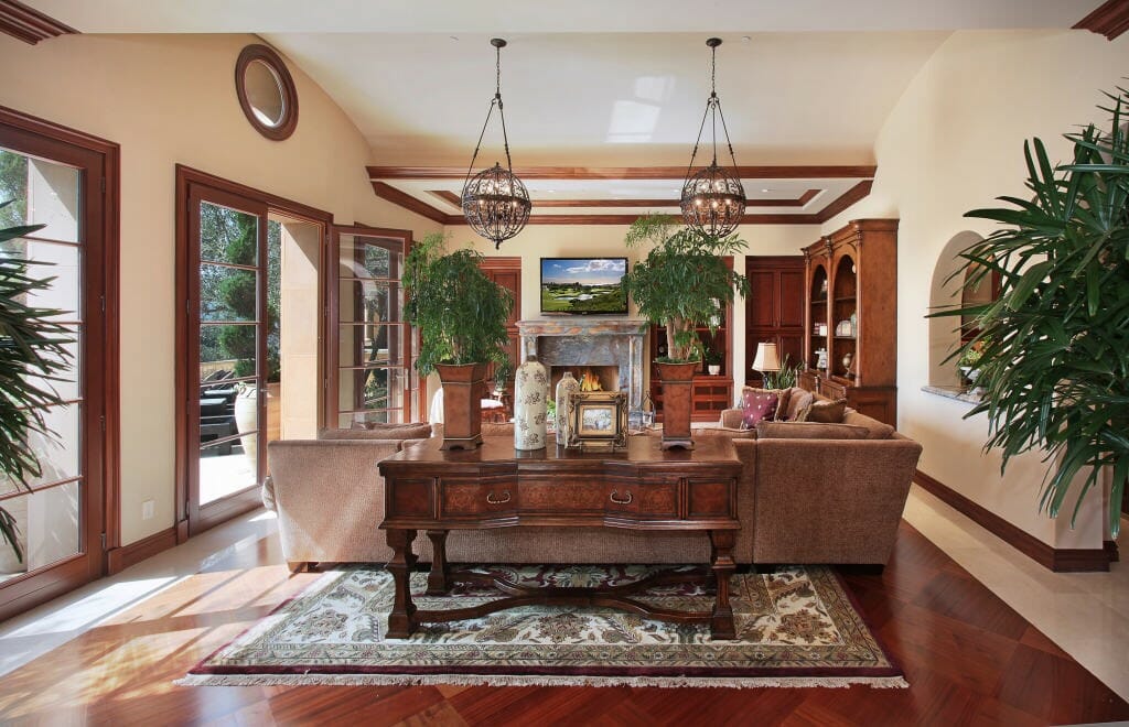 Mediterranean interior for a u-shaped house layout