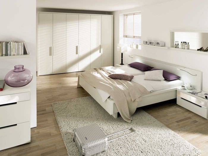 идея красивого дизайна белой спальни