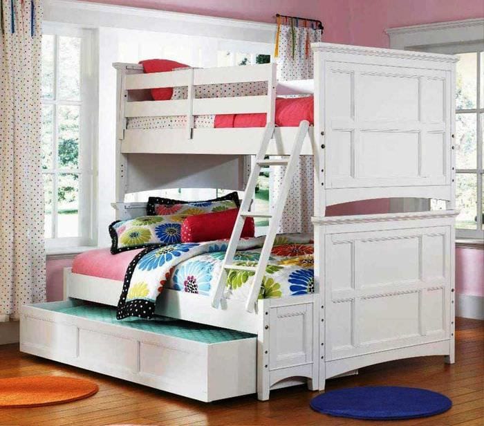 идея необычного стиля детской комнаты для двоих девочек