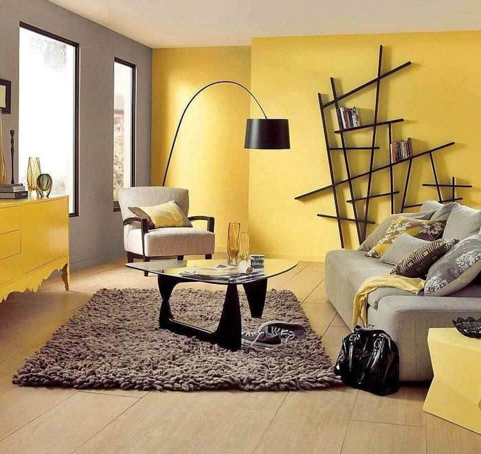 пример применения необычного желтого цвета в декоре квартиры