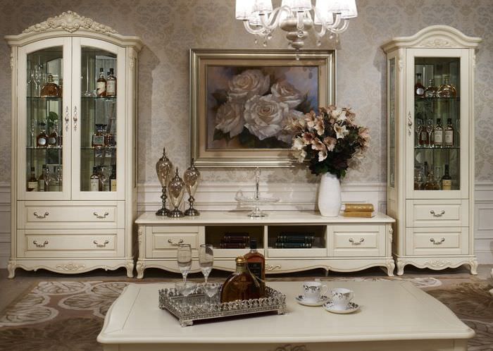 Шкафы с посудой в гостиной классического стиля