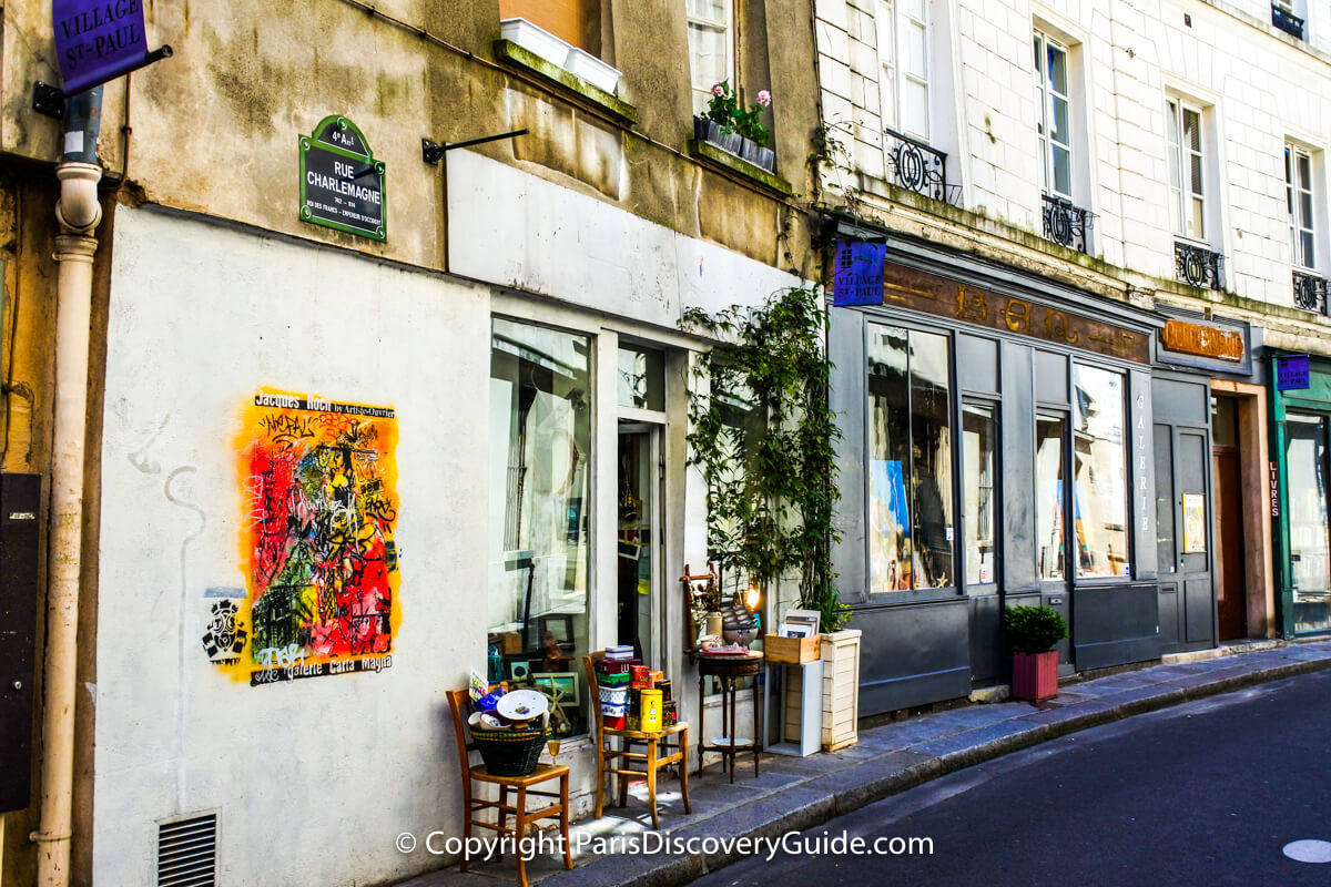 Small pop-up brocantes sale outside a gallery in Village Saint-Paul