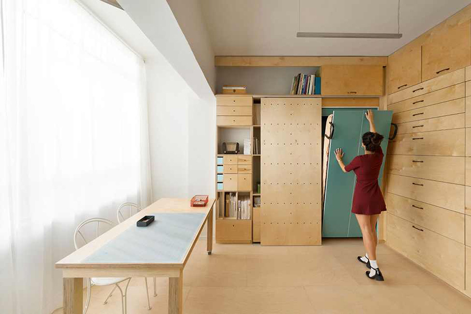 Modular Interior Designs: Space Saving Modular Studio by Ranaan Stern