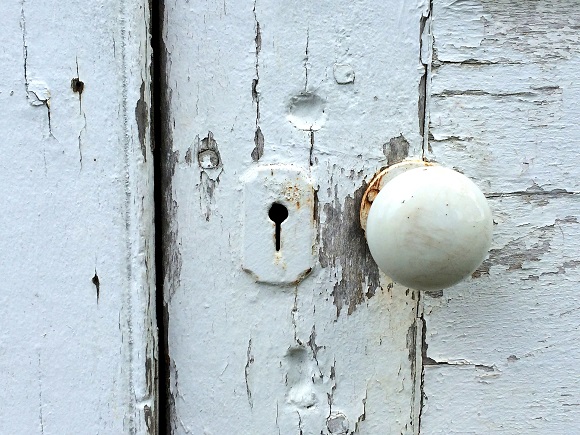 wooden-front-door-peeling-paint