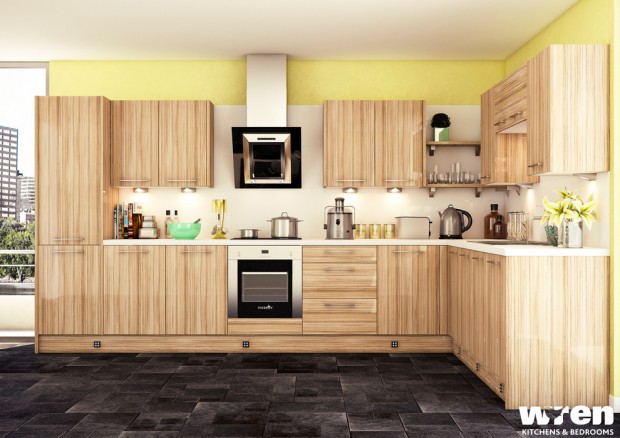 На фото: Светлая кухня с деревянной мебелью, желтой стеной и белым фартуком