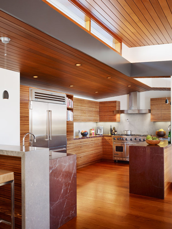 На фото: стильный интерьер кухни выполненный из деревянных реек